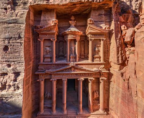 Kitab ramayana adalah kitab suci agama hindu yang bercerita tentang bagaimana kebaikan akan selalu mengalahkan kejahatan. 16 Fakta Menarik Tentang Kota Petra - News & Tips