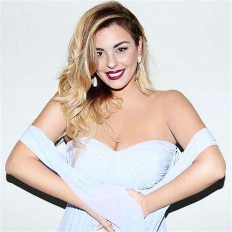 Anxhela peristeri represents albania at the eurovision song contest 2021 in the netherlands with the song karma. "Mu duke si Eni Çobani", ja si i përgjigjet Anxhela ...