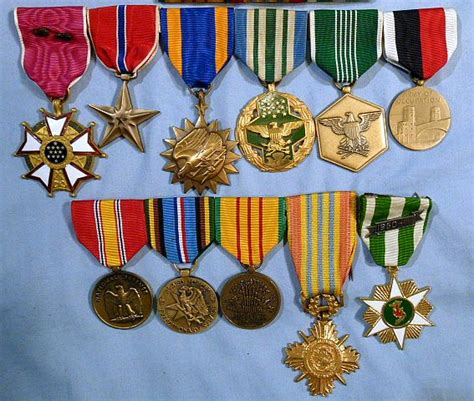 Vietnam War Army Officer Medal And Insignia Group Griffin Militaria