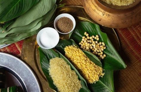 Dùng 1 chiếc thìa nhỏ, hoặc ngón tay sạch. Hướng dẫn cách làm bánh chưng chay ngon cực đơn giản đón tết