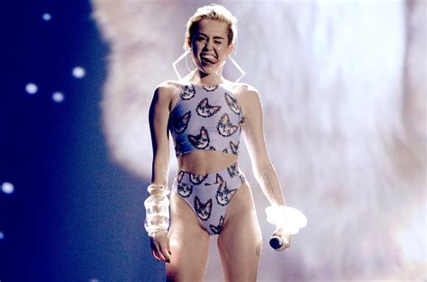 Best American Music Awards Performances No 20 Miley Cyrus Meows Her