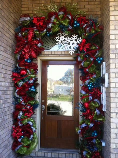 41 Cool And Classy Christmas Door Decoration Ideas Interior Vogue