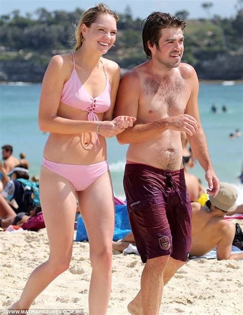 Melina Vidler And Andrew Ryan Soak Up The Sydney Sun Daily Mail Online