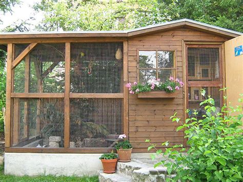 Beim bauen einer vogelvoliere gilt es allerdings zu berücksichtigen, ob der käfig von kleinen oder von großen vögeln bewohnt werden soll. Voliere Bauen