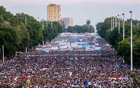 Residentes del barrio primero de mayo piden que vía sea reparada. Primero de Mayo de compromiso - Vanguardia