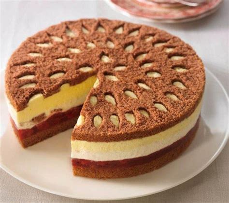 2/3 hoch in waffelbecher spritzen. Eierlikör-Kirsch-Torte | Rezept | Kuchen | Oetker rezepte ...