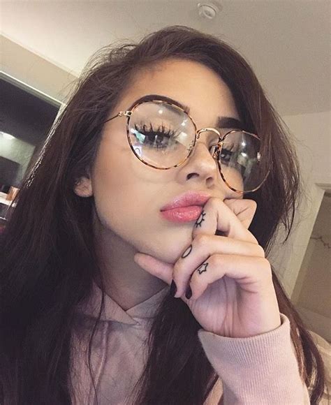 Pin By Dayanara Lucia Gonzalez On Fotos Tumblr Girls With Glasses Glasses Fashion Cute Glasses