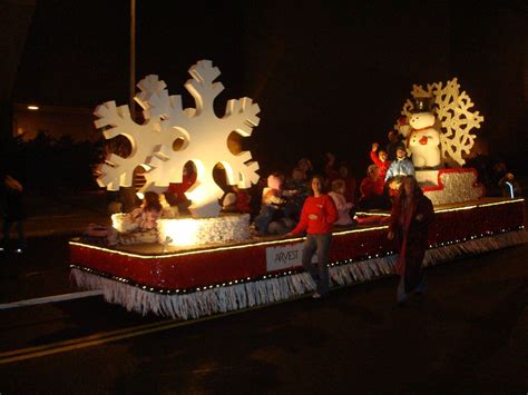 Christmas Parade Float Themes These Are Cute Snow Flakes