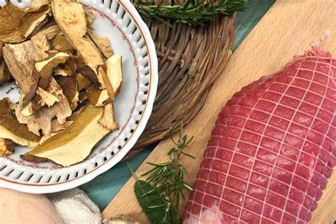 Check spelling or type a new query. Arrosto di vitello ai funghi porcini - Ricette al Volo
