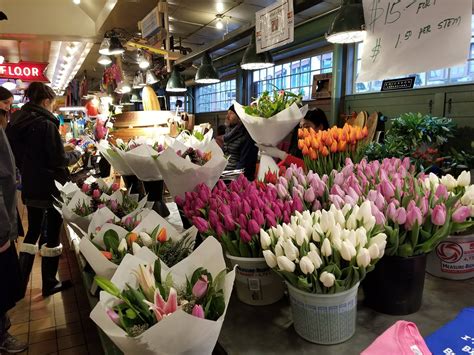 Cheap fresh cut flowers near me. Flowers at Pike Place Market