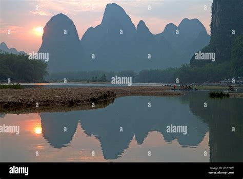 Sunset Over The Li River At Xingping Stock Photo Alamy