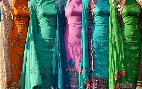 Was Sind Beispiele Für Traditionelle Indische Kleidung Worldatlas
