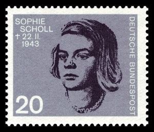 Sophie scholl, the daughter of robert scholl and magdalena scholl, was born in forchtenberg on 9th may, 1921. Wer war eigentlich(3): Sophie Scholl? - KinderZEIT-Blog