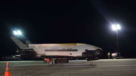 X 37b Space Plane Returns To Earth After Record Breaking 780 Days In Orbit