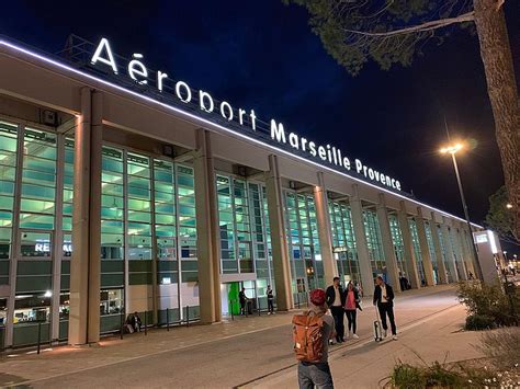 A Laéroport De Marseille Un Vol à Destination De La Réunion Retardé