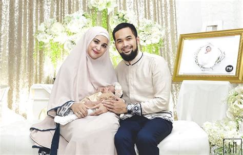 Jika belum punya gambaran, baju tunangan artis yang serasi ini bisa dijadikan sumber inspirasi untuk kamu dan pasangannmu. Gambar Baju Yang Serasi Buat Acara Haqiqah Anak / 20 Ide ...