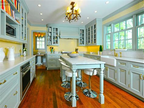 Calming and serene, these hues resemble fresh sticks of butter and have hints of cream in them. Pin by Diane Peters on Kitchens | Yellow country kitchens ...