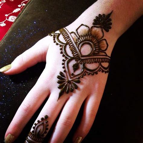 Latest Updated 60 Simple And Easy Mehndi Designs For Eid 2017