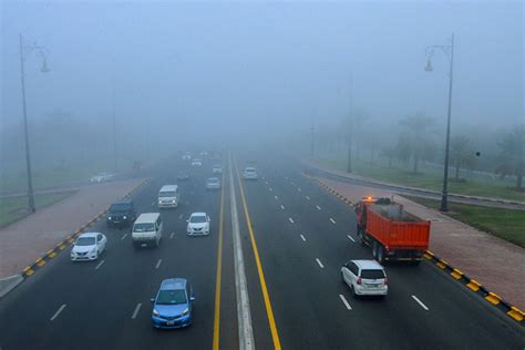 Video Thick Fog Affects Visibility In Uae Trucks Banned In Sharjah