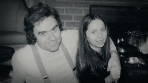 Inside Ted Bundys Real Life Relationship With Elizabeth Kloepfer Qon
