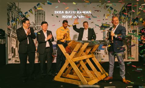 Velg blant mange lignende scener. Over 20,000 swarm Penang IKEA on opening day | Penang ...