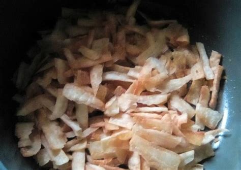 Keripik singkong memiliki daya tarik tersendiri untuk membuat orang yang memakan nya merasa ketagihan untuk terus memakan nya, oleh karena itulah cukup banyak orang yang membuka usaha. Resep Keripik singkong kukus oleh Nanie Mom's Gibran - Cookpad