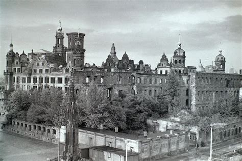 Das Rezidenz Schlo Zu Dresden Nach Der Zerst Rung Februar