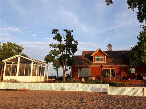 Lucky Stone Beach House Bandb Prices And Reviews Pelee Island Ontario Tripadvisor