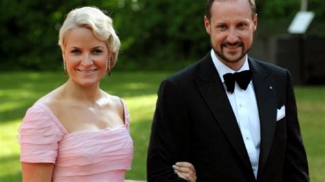 Maybe you would like to learn more about one of these? Prinz Haakon und Mette-Marit von Norwegen: Unbeliebt und ...