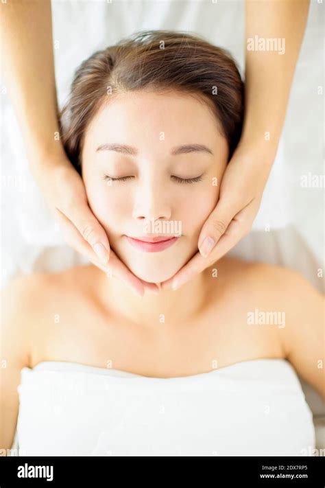 Beautiful Woman In Spa Massage Hi Res Stock Photography And Images Alamy