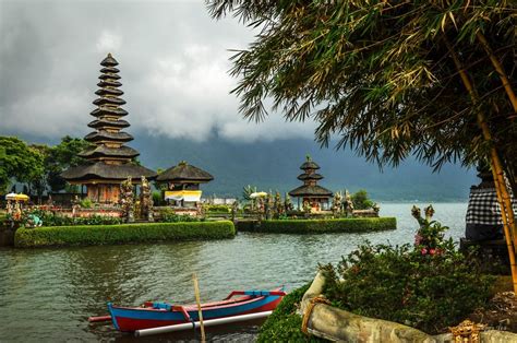 Set on the shores of lake bratan (danau bratan), close to the town of bedugul, pura ulun danu bratan is one of bali's most photographed temples. Visit Pura Ulun Danu Bratan Temple Bali — The Bali's most ...