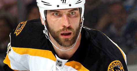 Chara Bruins Look To Contain Blackhawks Cbs Boston