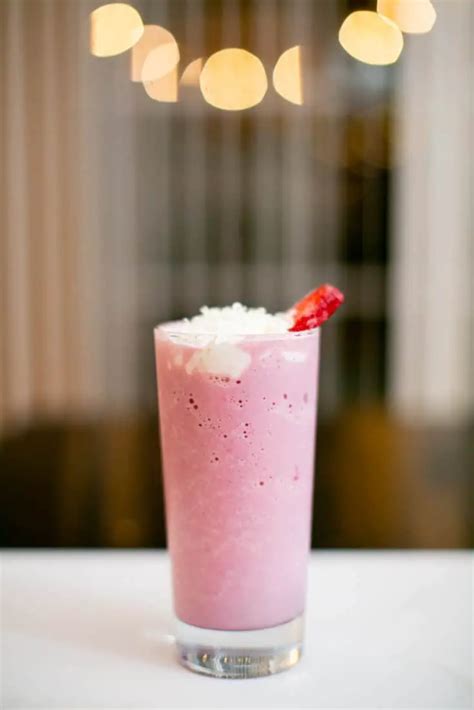 Thick Homemade Strawberry Milkshake Recipe Beginnerfood