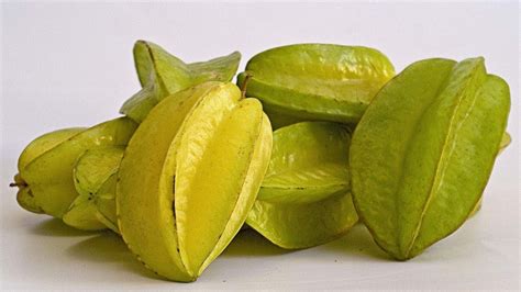 The star fruit tree (averrhoa carambola),also called the carambola & star fruit is appropriately named for it's. Beneficios De Consumir Carambola Para La Salud ...