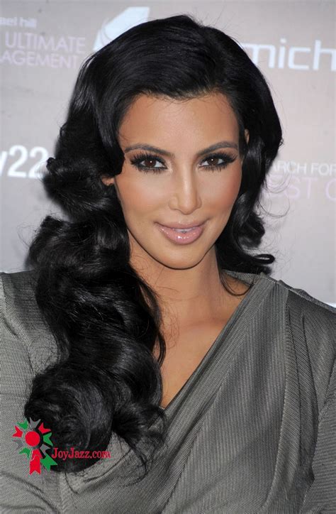 Hot And Spicy Kim Kardashian 22 Carat Diamond Ring Presentation In