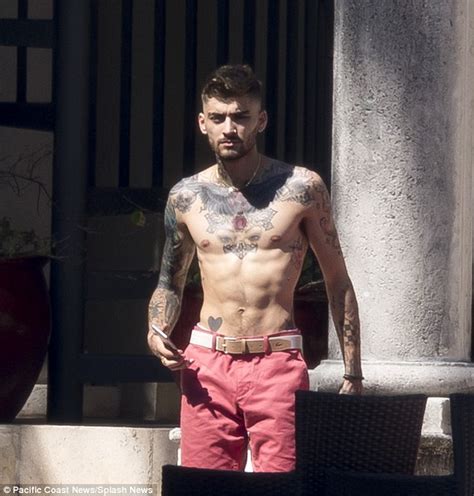 Shirtless Zayn Malik Exhibits Chest Tattoo Of Ex Gigi Hadid S Eyes Daily Mail Online