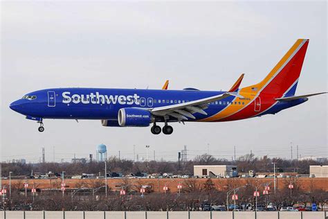 Off Duty Pilot From Another Airline Helps Land Southwest Plane After Captain Has Medical