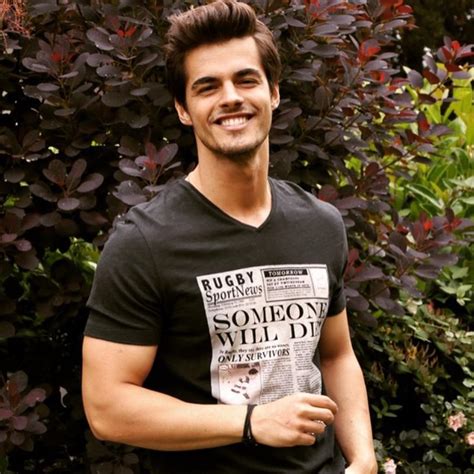 Çok küçük yaşlarından itibaren televizyona ve oyunculuğa ilgili olan atan, zaman içerisinde kendisine geleceğin mesleği olarak. Poze Berk Atan - Actor - Poza 2 din 12 - CineMagia.ro