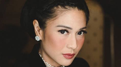 Perempuan, islam 16 maret 1982, jakarta. Cantiknya! Begini Penampilan Dian Sastrowardoyo di Gala ...