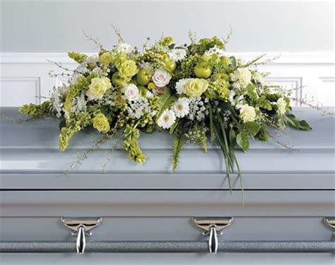23.01.2020 · a casket spray is a common funeral arrangement that goes on top of the casket as a way to adorn the coffin. Bulgaria Florist & Funeral Casket Spray Flowers Delivery