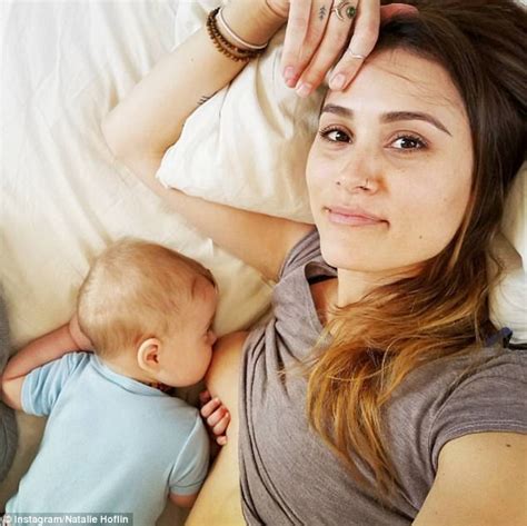 Natalie Hoflin Shares Raw Selfie Breastfeeding Her Son Daily Mail Online