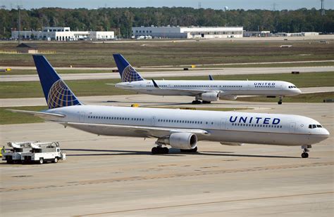 United Continental 767 400 And 757 300 At Iah Jorge A Zajia Flickr