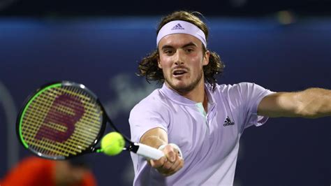 Since being introduced to sports by his parent's tennis coaches, the child prodigy has set many records in the men's category and in the world of tennis in general, including becoming the world's number one junior player in 2016 and the youngest player ranked in the top 20 by the association. Stefanos Tsitsipas ne rate pas sa rentrée - Eurosport