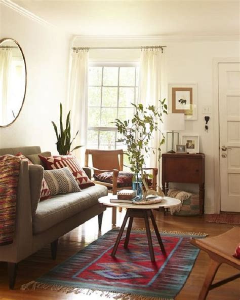 Coba dekorasi furnitur sofa di ruang tamu dengan gaya rustic yang chic, misalnya dengan mengganti bantal cushion, menghadirkan bunga bergaya alami, dan bermain dengan warna netral yang serba. Ide Desain Ruang Tamu Gaya Eclectic yang Unik dan Impresif ...