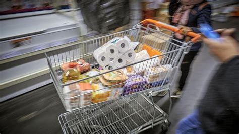 Voici une liste de panels de consommateurs où il faut se déplacer pour aller chercher le produit afin de le tester à domicile Révolution chez Colruyt: la chaîne de supermarchés teste ...