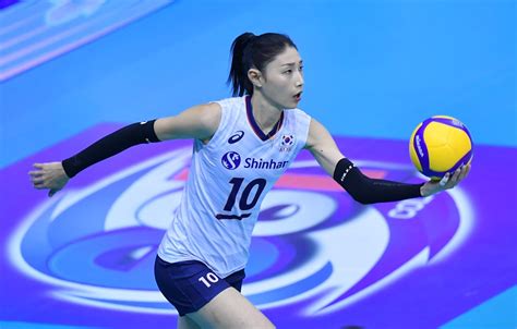 남자 배구 금메달이 정해진 다음날인 8월 8일 일요일, 2020 도쿄 올림픽 폐막식을 몇 시간 앞두고 열리는 여자 결승전은. 女배구 올림픽 예선 김연경-이재영 "초반에는 어수선했지만 ...