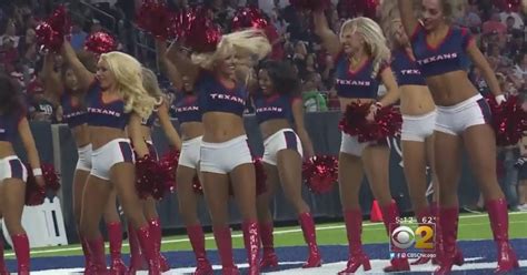 Former Nfl Cheerleaders File Lawsuit Citing Sex Discrimination Unfair Pay Cbs Chicago