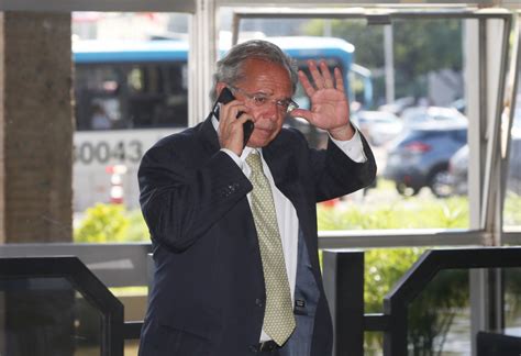 O ministro da economia, paulo guedes acredita que o pior da crise ficou para trás e que a economia começa a engrenar em. 'Não posso falar hoje, parece que o pau está comendo', diz ...