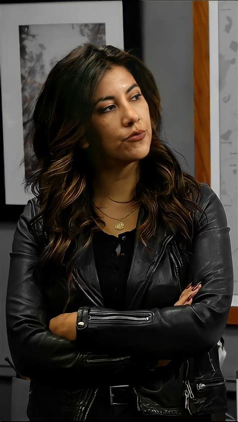 Stephanie Beatriz Wallpaper Rosa Diaz Stephanie Beatriz Brooklyn