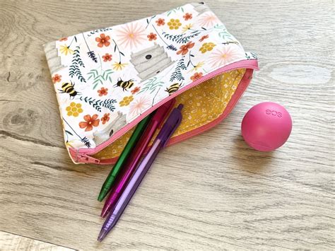 Easy Lined Zippered Pouch Tutorial Easy Things To Sew